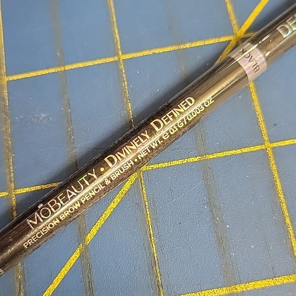 Mobeauty Divinely Defined Black Eyeliner Pencil Brush 0.1g New Sealed New Sealed